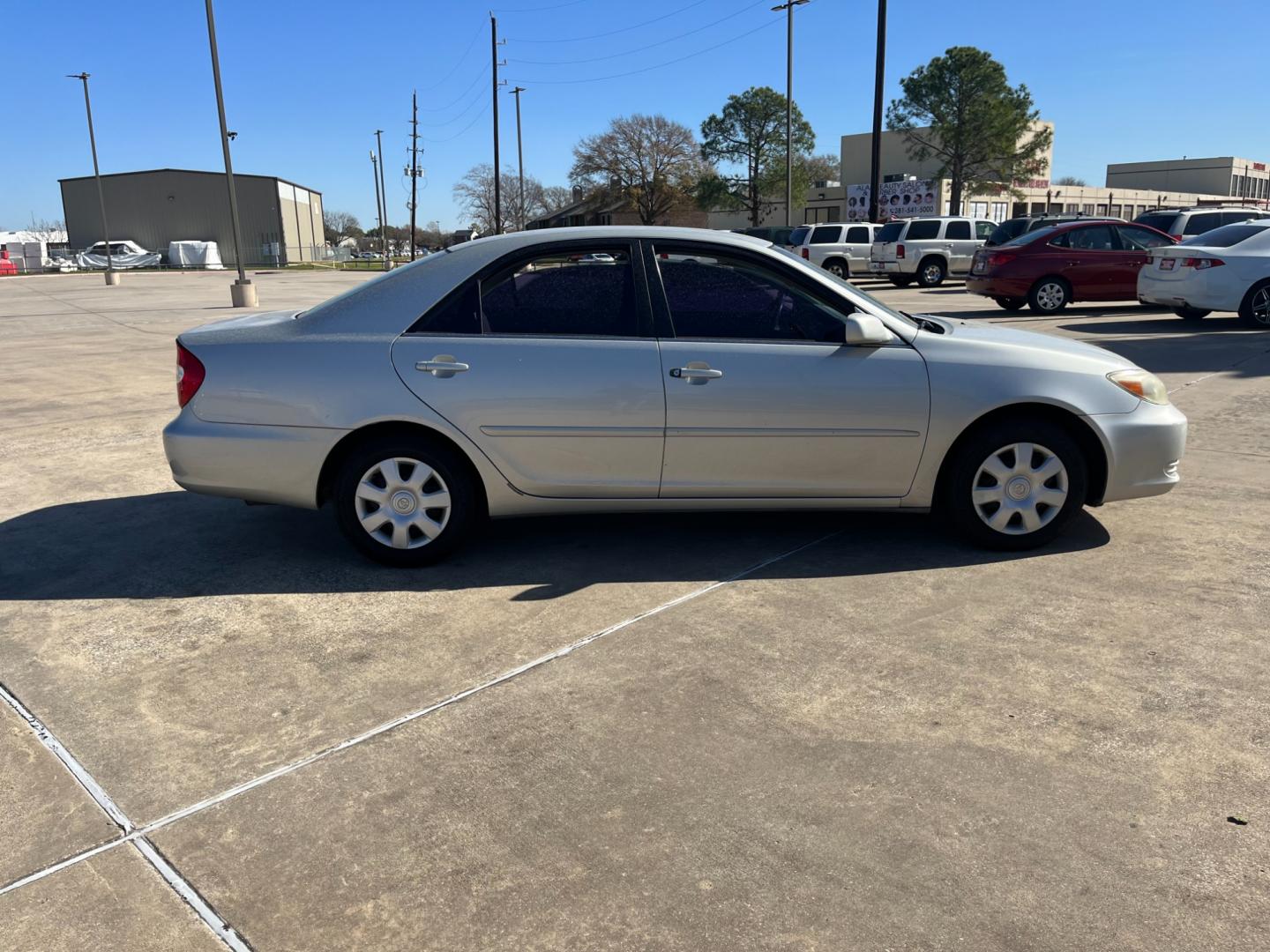 2002 SILVER /gray Toyota Camry LE (4T1BE32K72U) with an 2.4L L4 DOHC 16V engine, Automatic transmission, located at 14700 Tomball Parkway 249, Houston, TX, 77086, (281) 444-2200, 29.928619, -95.504074 - Photo#7